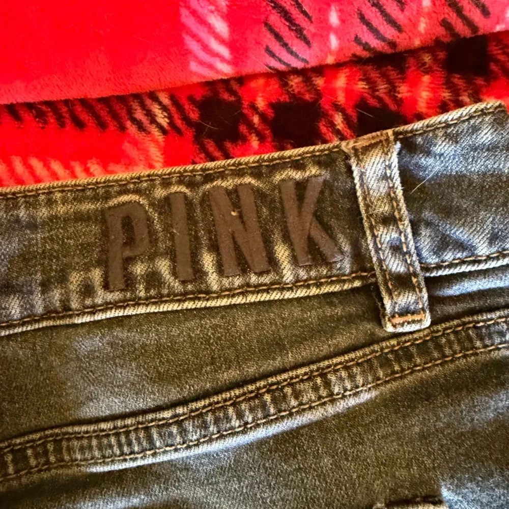 Victoria's Secret Frayed Hem Jean Shorts - Picture 4 of 4